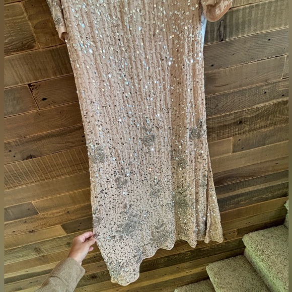 10769 Mac Duggal Nude Silver Sequin Gown Dress Beaded Flowers On Bottom Size 2 - Picture 8 of 11